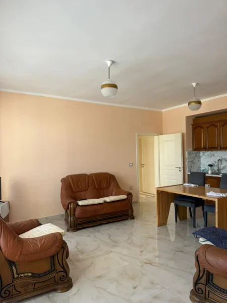 Tirane, jepet me qera vetem 1 dhome Kati 3, 250 € (Selitë të Vogël)