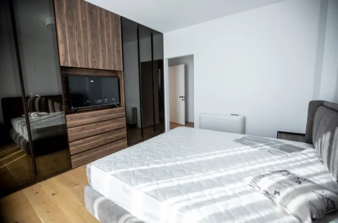Tirane, jepet me qera Vile 3 Katshe , 480 m² 5.000 € (TEG – Tirana East Gate)