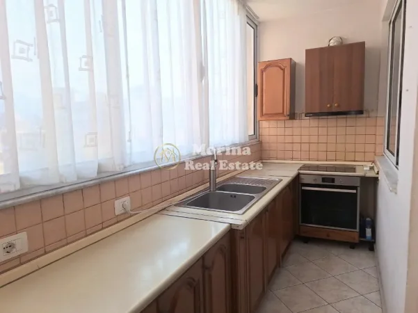 Tirane, jepet me qera apartament 3+1 Kati 5, 110 m² 750 € (Rruga Siri Kodra)