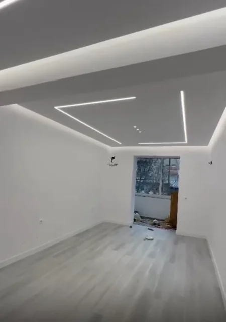 Tirane, jepet me qera zyre Kati 1, 80 m² 1.200 € (RRUGA E BARRIKADAVE)