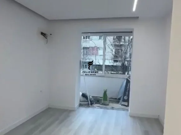Tirane, jepet me qera zyre Kati 1, 80 m² 1.200 € (RRUGA E BARRIKADAVE)