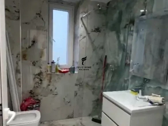 Tirane, jepet me qera zyre Kati 1, 80 m² 1.200 € (RRUGA E BARRIKADAVE)