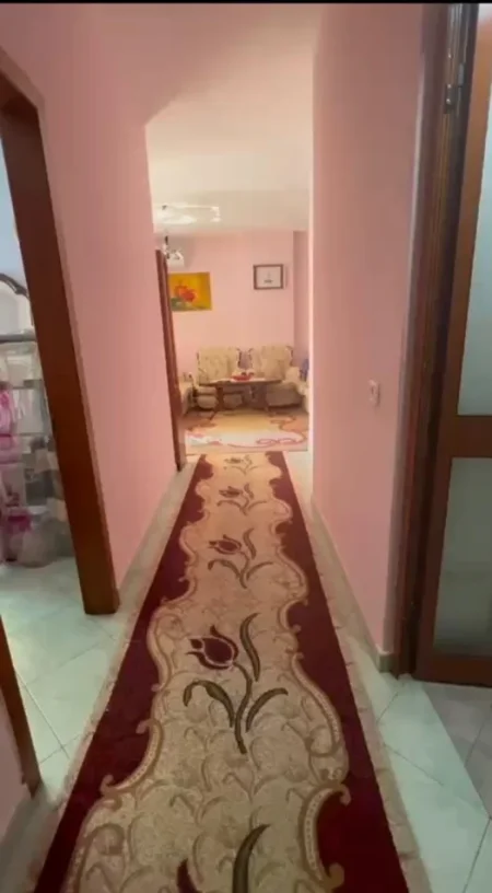 Tirane, jepet me qera apartament 2+1 Kati 7, 75 m² 350 € 