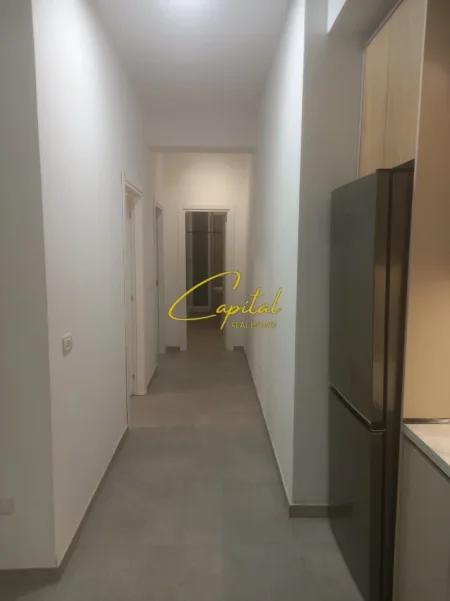 Tirane, jepet me qera zyre Kati 1, 90 m² 400 € (5 MAJI)