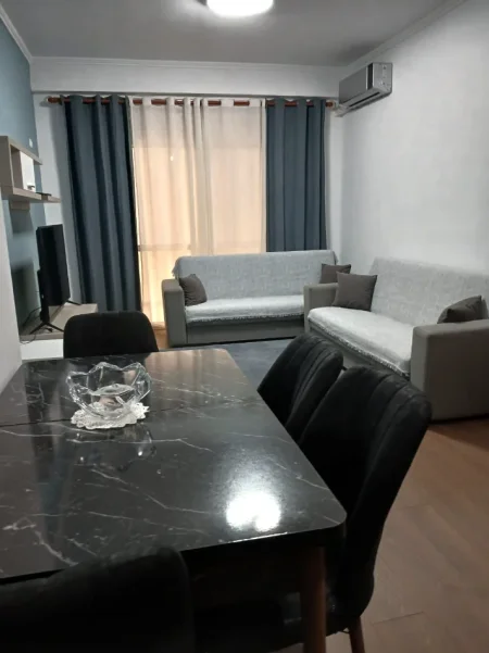 Jepet me qira apartament 2+1 , 400 € , ne Fresk