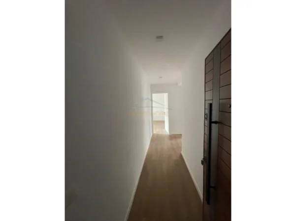 Tirane, shitet apartament 1+1+Ballkon Kati 3, 50 m² 120.000 € (Tregu Elektrik)