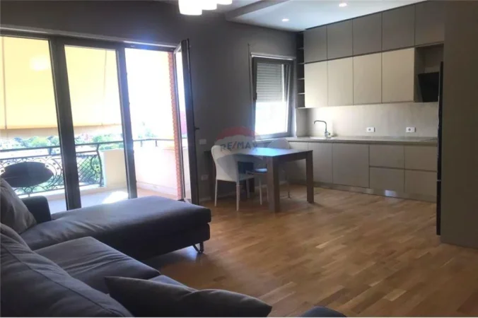 Tirane, jepet me qera apartament 2+1 , 120 m² 1.300 € 