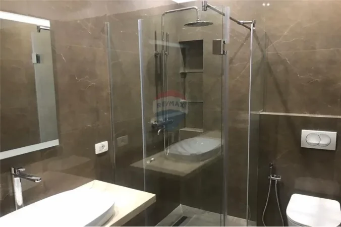 Tirane, jepet me qera apartament 2+1 , 120 m² 1.300 € 