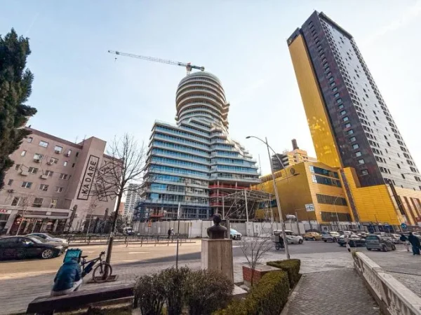 Tirane, shitet dyqan Kati 0, 30 m² 300.000 € (selvia , rruga e dibres)