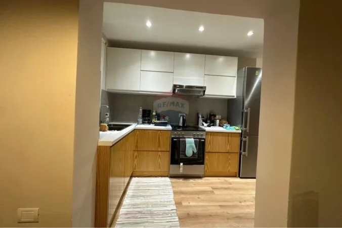 Shqiperi, jepet me qera apartament 1+1 , 60 m² (Rruga Fortuzi)