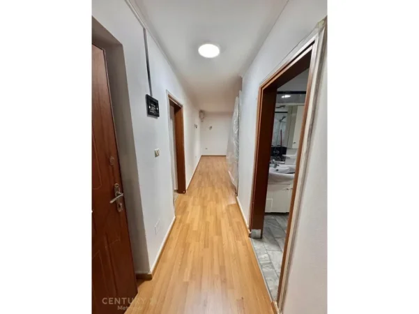 Tirane, jepet me qera zyre Kati 2, 70 m² 650 € (7 Xhuxhat)