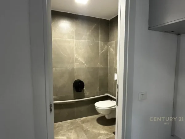 jepet me qera zyre Kati 2, 190 m² 2.300 € (Farmacia 10)