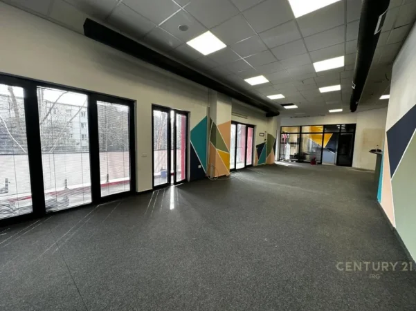 jepet me qera zyre Kati 2, 190 m² 2.300 € (Farmacia 10)