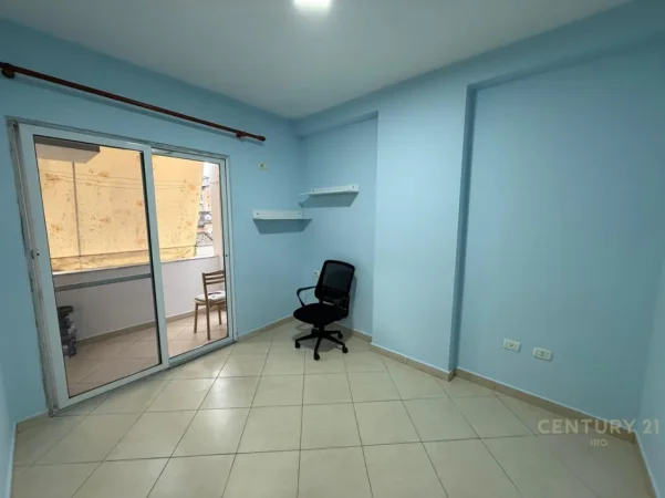 Tirane, jepet me qera apartament 2+1 Kati 4, 100 m² 530 € (Rruga 4 Deshmoret)