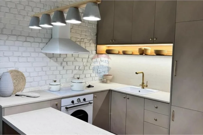 Tirane, jepet me qera apartament 2+1 , 65 m² 850 € 