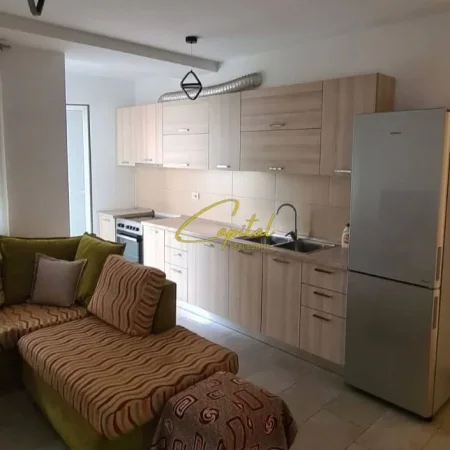 Tirane, jepet me qera apartament 1+1 Kati 4, 63 m² 550 € (ISH PARKU)