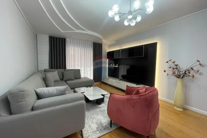 Tirane, jepet me qera apartament 2+1 , 120 m² 1.300 € (Ambasada Amerikane)