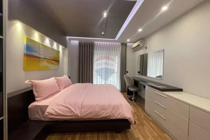 Tirane, jepet me qera apartament 2+1 , 120 m² 1.300 € (Ambasada Amerikane)