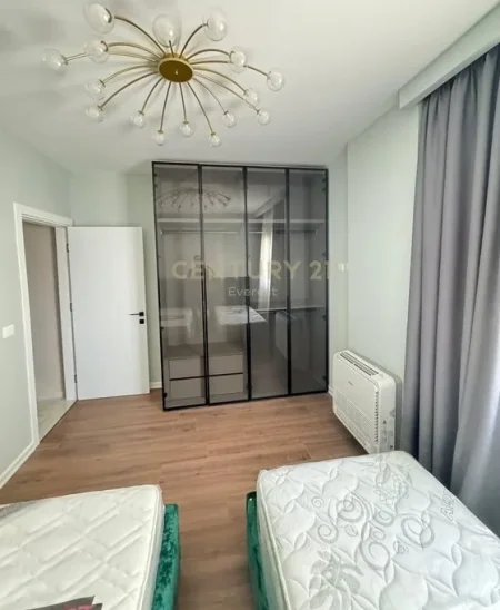 Tirane, jepet me qera apartament 2+1 Kati 1, 125 m² 1.000 € (Rezidenca Lake Land)