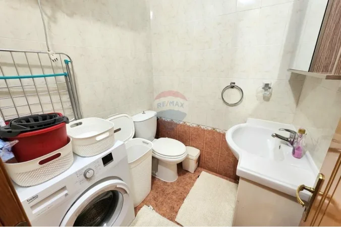 Tirane, jepet me qera 2+1 , 100 m² 60.000 € (Rruga e Barrikadave)