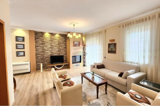 Tirane, jepet me qera 2+1 , 100 m² 60.000 € (Rruga e Barrikadave)