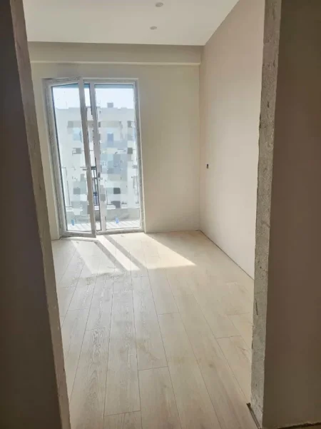 Tirane, jepet me qera zyre Kati 7, 86 m² 835 € (Rruga Anton Lufi)