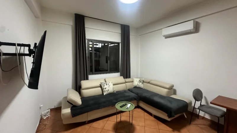 Tirane, jepet me qera Vile 1+1+Ballkon Kati 1, 90 m² 450 € (Rruga e Elbasanit)