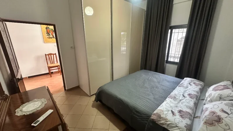 Tirane, jepet me qera Vile 1+1+Ballkon Kati 1, 90 m² 450 € (Rruga e Elbasanit)
