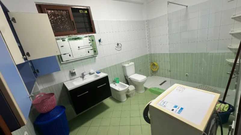 Tirane, jepet me qera Vile 1+1+Ballkon Kati 1, 90 m² 450 € (Rruga e Elbasanit)