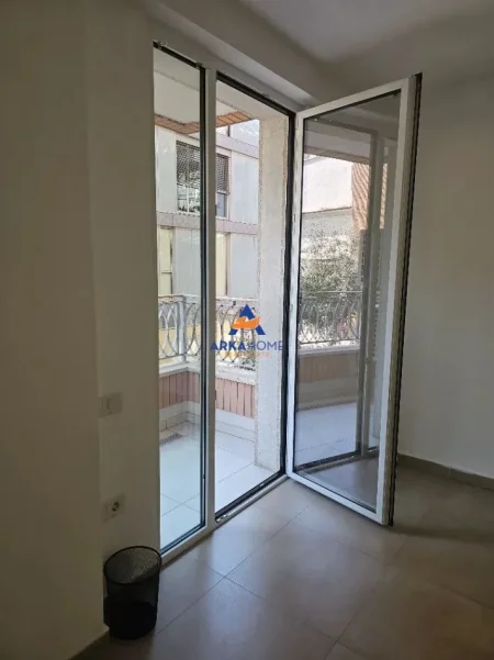Tirane, jepet me qera zyre Kati 1, 74 m² 1.200 € 