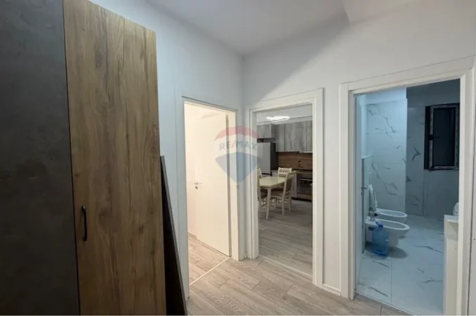 Tirane, jepet me qera apartament 1+1 Kati 5, 75 m² 550 € 