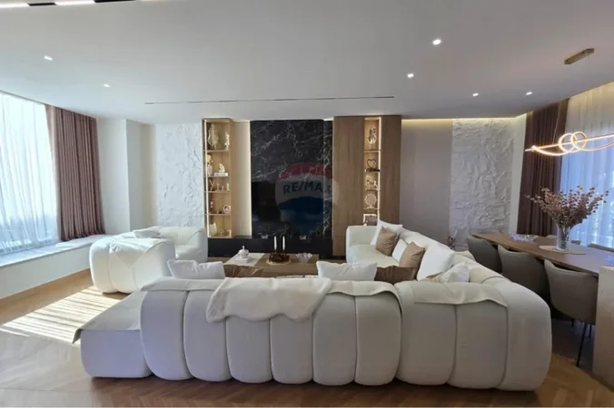 Tirane, jepet me qera Vile 5+1 , 300 m² 3.500 € 