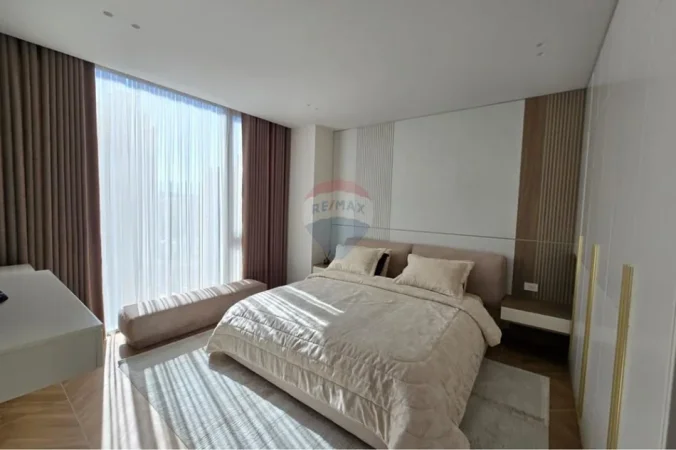 Tirane, jepet me qera Vile 5+1 , 300 m² 3.500 € 