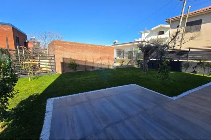 Tirane, jepet me qera Vile 5+1 , 300 m² 3.500 € 