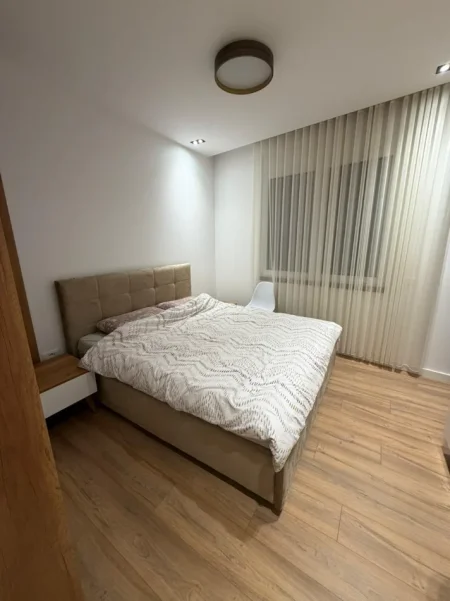 Tirane, jepet me qera apartament 1+1 , 650 € (delijorgji)