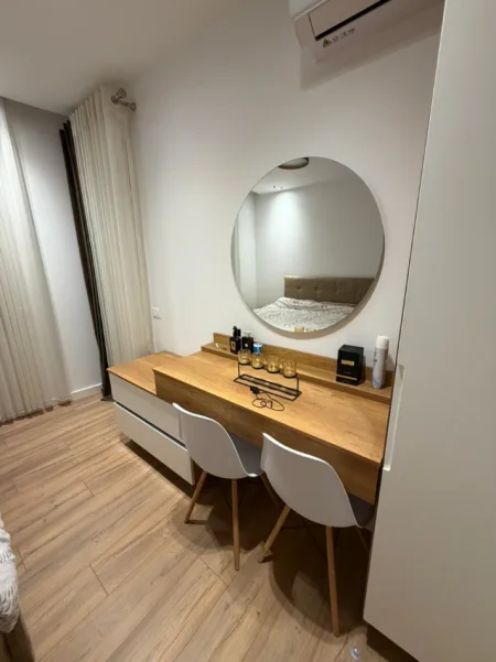 Tirane, jepet me qera apartament 1+1 , 650 € (delijorgji)