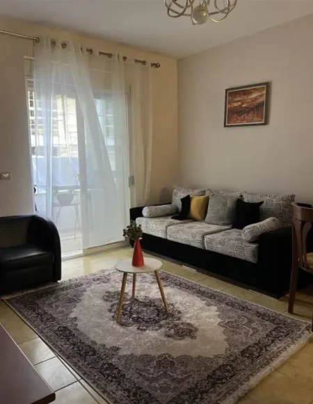 Tirane, jepet me qera apartament 1+1+Aneks Kati 1, 60 m², 60 000 Leke (Rruga Mine Peza)
