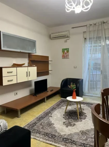 Tirane, jepet me qera apartament 1+1+Aneks Kati 1, 60 m², 60 000 Leke (Rruga Mine Peza)