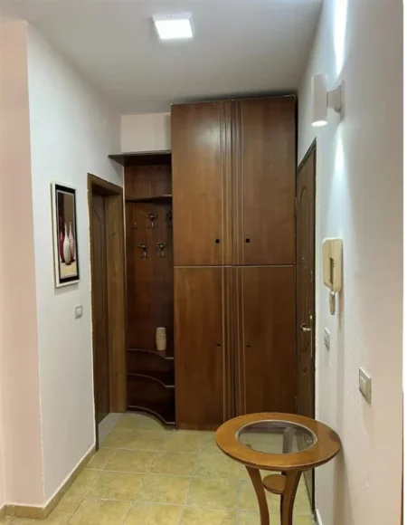 Tirane, jepet me qera apartament 1+1+Aneks Kati 1, 60 m², 60 000 Leke (Rruga Mine Peza)