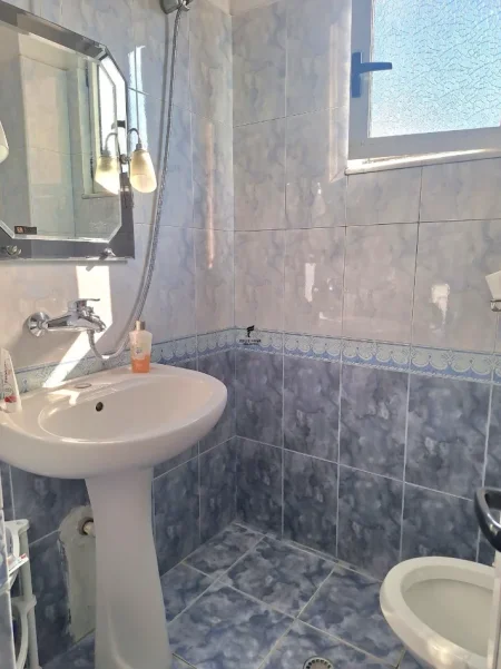 Tirane, jepet me qera apartament 3+1 Kati 5, 110 m² 700 € (SIRI KODRA)