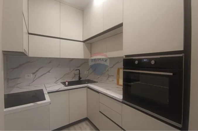 Tirane, jepet me qera apartament 1+1 , 75 m² 650 € 
