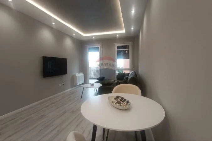 Tirane, jepet me qera apartament 1+1 , 75 m² 650 € 