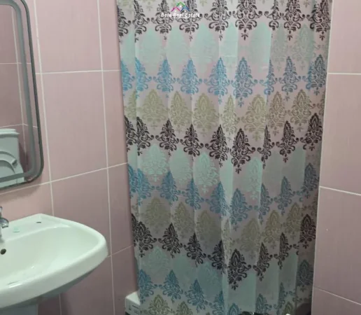 Tirane, jepet me qera apartament 1+1+Ballkon Kati 8, 65 m² 420 € (sokrat miho)