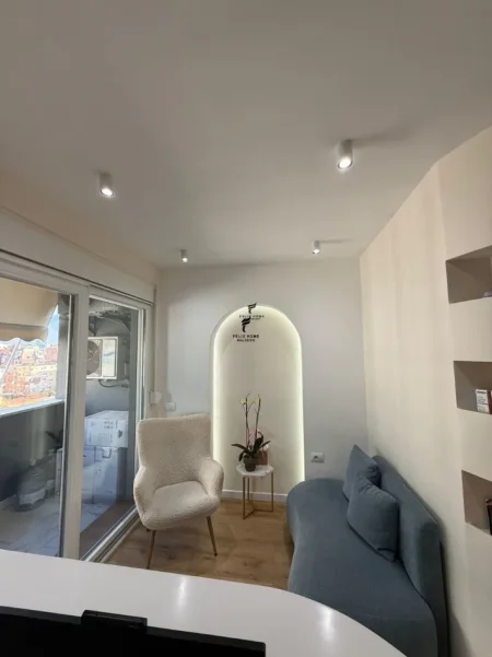 Tirane, jepet me qera zyre Kati 7, 95 m² 800 € (KOMUNA E PARISIT)