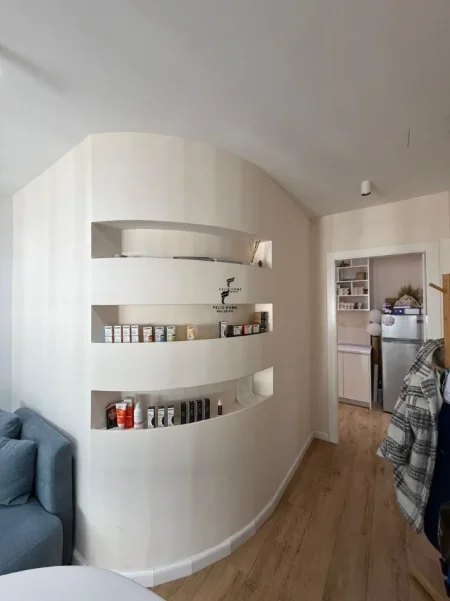 Tirane, jepet me qera zyre Kati 7, 95 m² 800 € (KOMUNA E PARISIT)