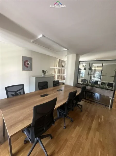 Tirane, jepet me qera zyre Kati 5, 140 m² 2.720 € (blloku)