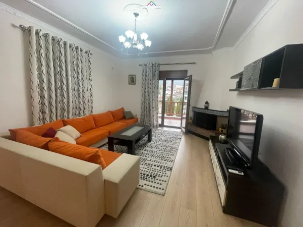 Tirane, jepet me qera Vile 4+1 , 160 m² 1.300 € (ali demi)