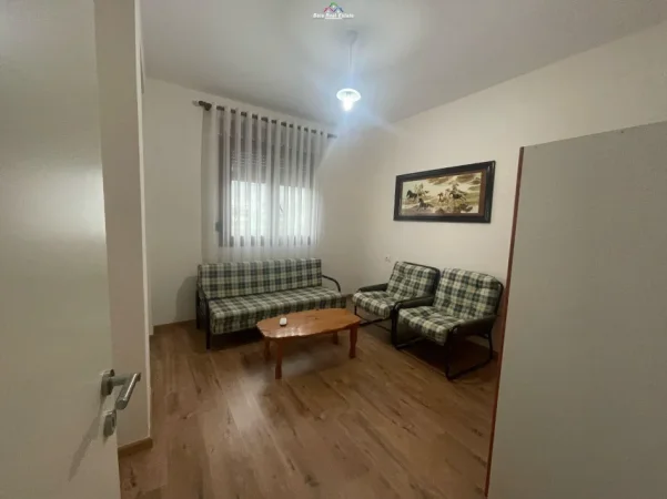 Tirane, jepet me qera Vile 4+1 , 160 m² 1.300 € (ali demi)