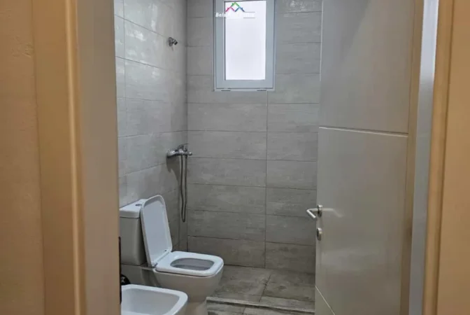 Tirane, jepet me qera zyre Kati 1, 74 m² 1.260 € (rruga e elbasanit)