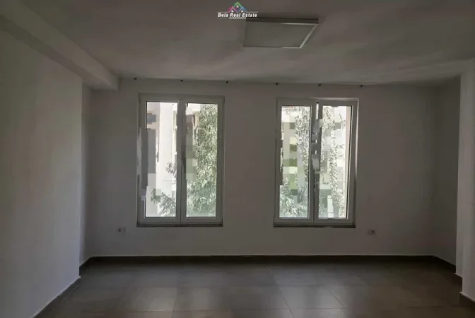 Tirane, jepet me qera zyre Kati 1, 74 m² 1.260 € (rruga e elbasanit)